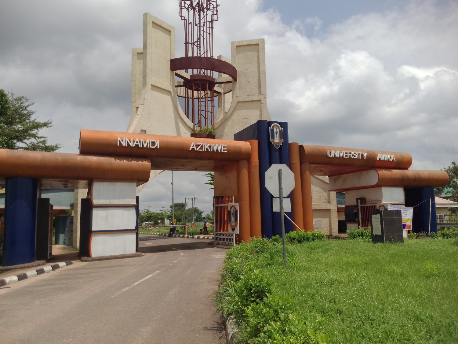 Main gate of Nnamdi Azikiwe University, Awka